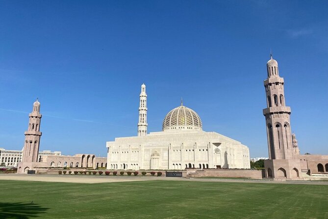 4-Hour Muscat City Tour Afternoon Till Evening - Mohammed Al Ameen Mosque and the city below