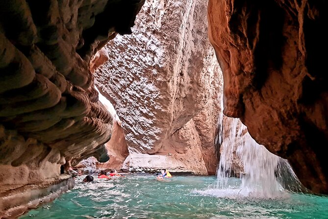 5 Days 4 Nights Oman Package Tour Mohammed - Day four climbs toward Jebel Akhdar