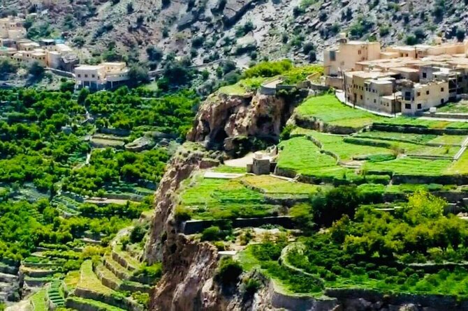 5-Days Private Oman Tour from Muscat - Day 3: Sunrise, Bronze Age tombs, and Oman’s high country