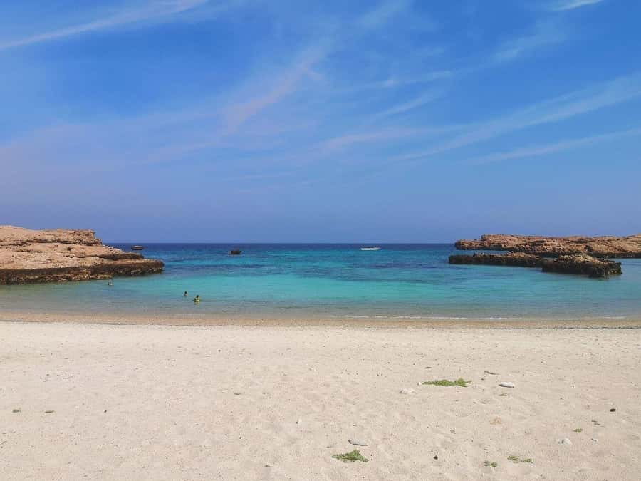 Camping to the Daymaniyat Islands with an overnight stay - Lunch, tents, and finding your place on the beach