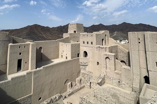 Day Tour to the Enchanting Forts of Nizwa - Nizwa Fort and its massive cannon tower