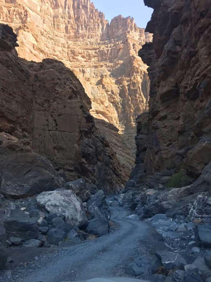 Day Trip to Jabal Shams, Wadi Nakhar, Misfat Al Abriyeen - Wadi Nakhar: the day’s best close-up view of the geology