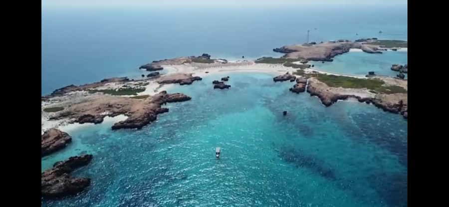 Daymaniyat Island: Snorkelling Tour with Tasty Lunch - The first snorkeling stop