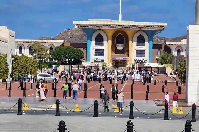 Discover Muscat - Omani Bread, Coffee, and a Possible Beach Pause