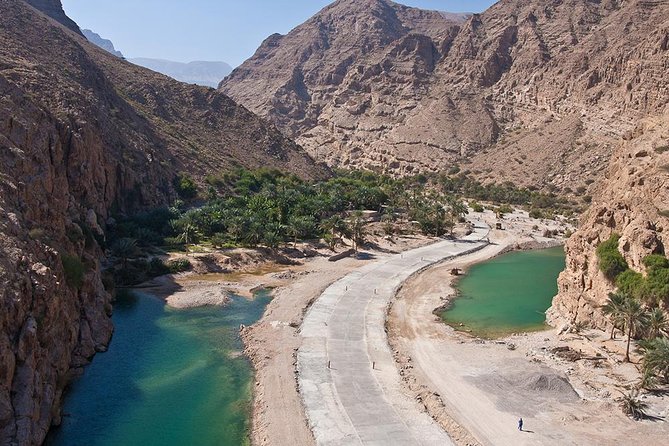 Discover the South and Wadi Shab from Muscat - Lunch is a welcome pause, with one detail to confirm