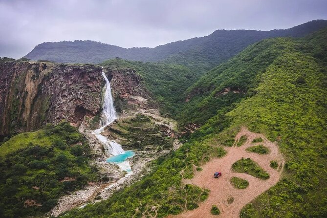 East & West Salalah Combination Tour - Darbat Waterfall, Mughsail - Taqah Castle’s rooms and local details