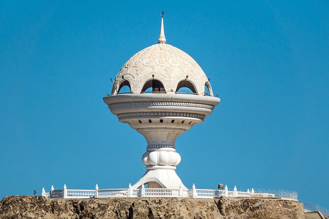 Enjoy a traditional Omani local style tour around Muscat - Al Alam Palace and old Muscat’s forts