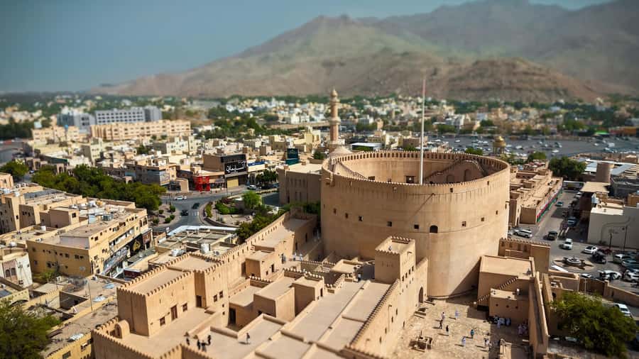 From Muscat: Nizwa and Jebel Akhdar Tour with Lunch - Nizwa Fort and the story behind the city