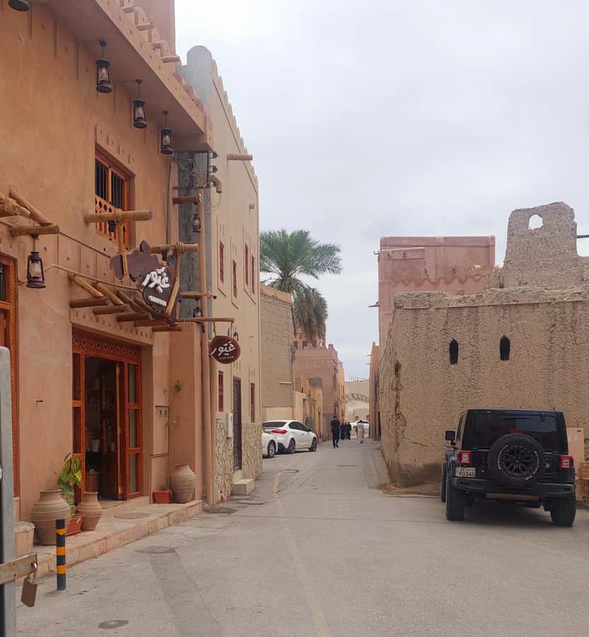 From Muscat: Nizwa and Oman's Historical Gems Tour - Option 5: Jebel Shams and the Grand Canyon of Oman