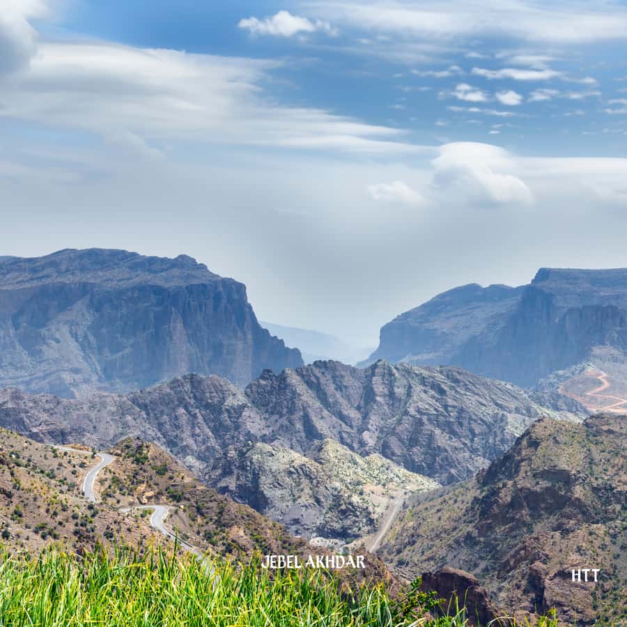 From Muscat: Nizwa Day Trip with Grand Canyon - Nizwa Round Tower Fort and Omani power