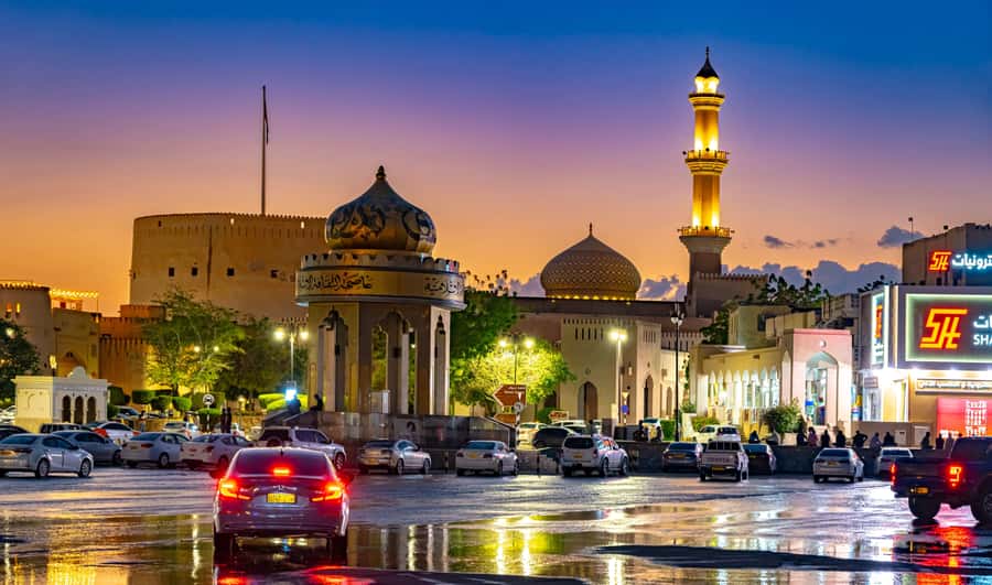 From Muscat: Nizwa Guided Tour with Optional Overnight Stay - Omani food, coffee, and the dinner decision