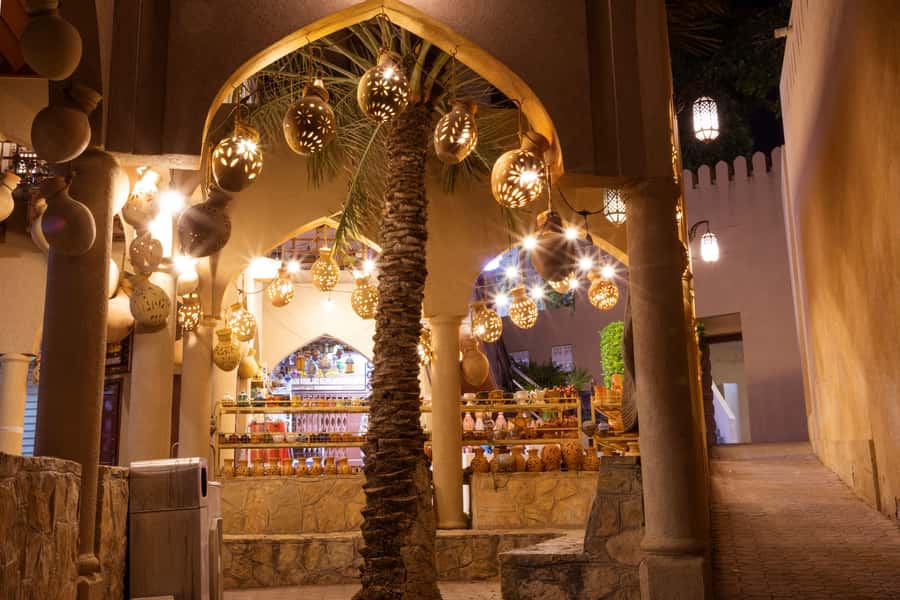 From Muscat: Nizwa Guided Tour with Optional Overnight Stay - Return to Muscat or stay in Nizwa
