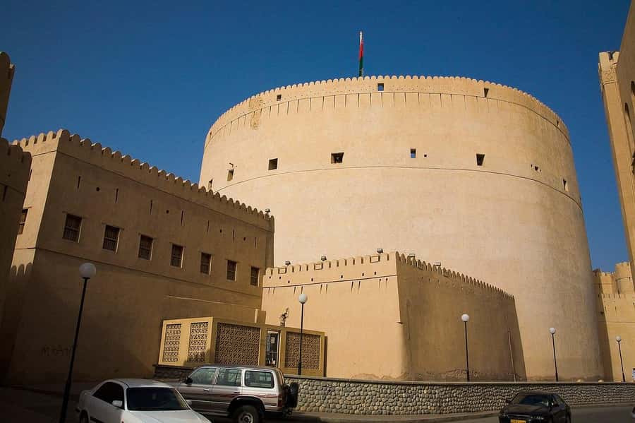 From Muscat: Private Nizwa and Jabel Akhdar-Shams with Lunch - Nizwa Fort, rooms, towers, and defensive traps