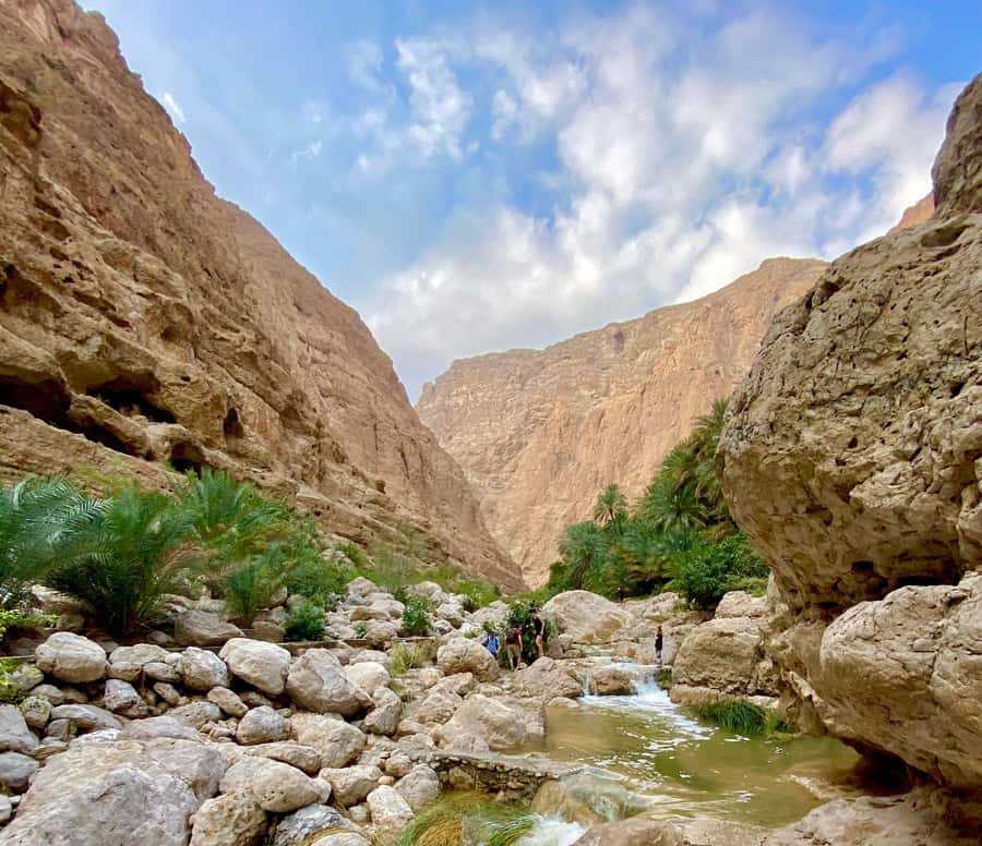 From Muscat: Wadi Shab & Bimmah Sinkhole Full-Day Tour - The 40-minute walk through the canyon