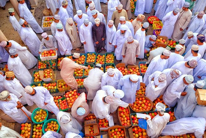 Full-Day Nizwa Fort, Bahla Fort and Jabreen Castle Private Tour - Bahla Fort and the town’s pottery tradition