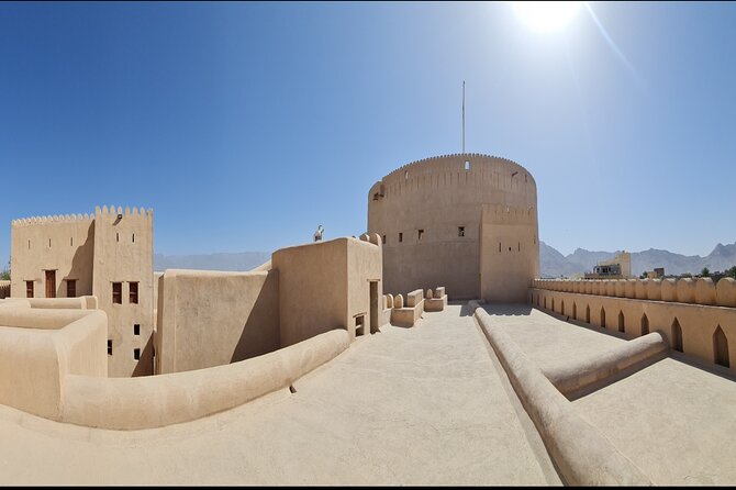 Full-Day Nizwa Fort, Bahla Fort and Jabreen Castle Private Tour - Guides, pace, and the human side of the day