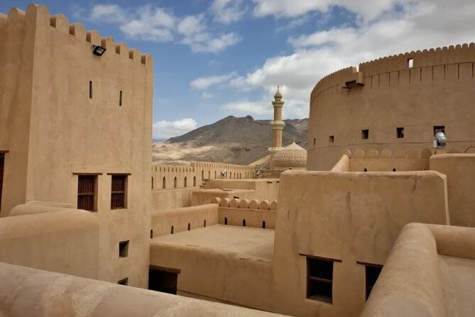 Full-Day Nizwa Fort, Bahla Fort and Jabreen Castle Private Tour - Price, meals, and what you still pay