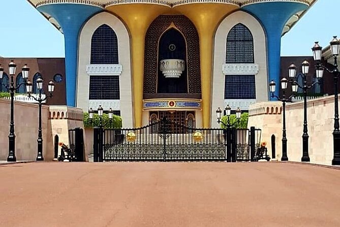 Full Day Private Muscat City Tour - Mutrah Souq, the day’s best browsing stop