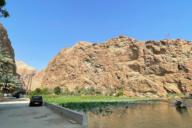 Full Day Private Tour to Wadi Shab and Bimmah Sinkhole - Walking into Wadi Shab