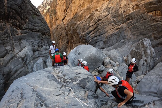 Full Day - Snake Canyon Adventure Tour in Jebel Shams region - Who should book this adventure?