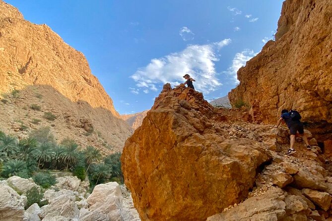 Full Day Tour in Wadi Shab - Tiwi and the coastal lunch stop