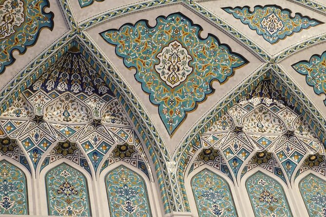Half-Day Private Muscat City Tour 4 Hours - Seeing Al Alam Palace from outside