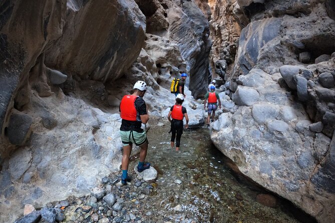 Half Day - Snake Canyon Adventure Tour in Jebel Shams - The 10-meter abseil