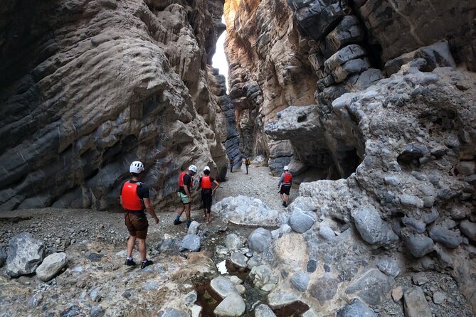 Half Day - Snake Canyon Adventure Tour in Jebel Shams - Local guides who know the passes