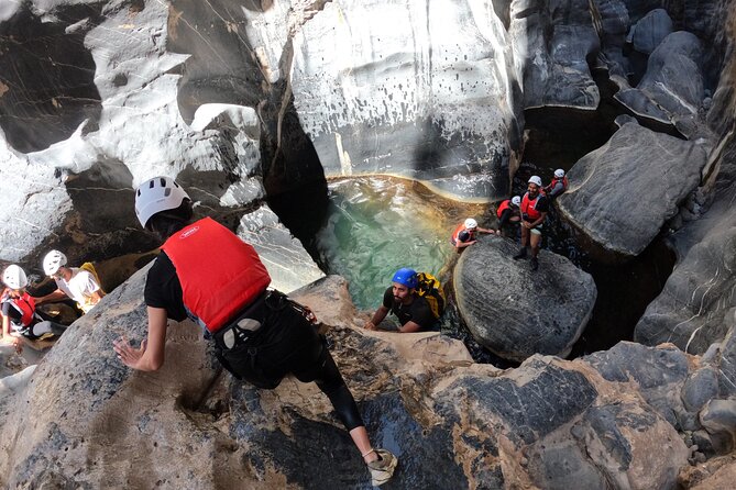 Half Day - Snake Canyon Adventure Tour in Jebel Shams - What to pack for a wet canyon