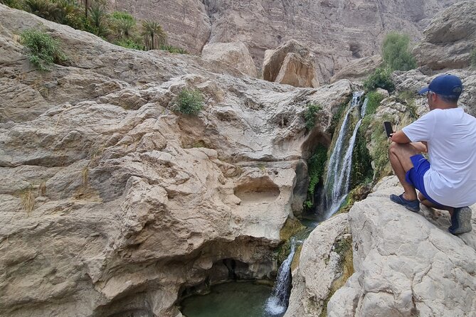 Hidden Gems of Oman: Sinkhole, Fins Beach & Wadi Tiwi Adventure - Why the guide can make a difference