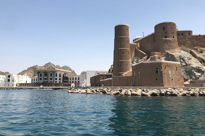 Historical Muscat Sunset Tour - Dhow comfort, boat changes, and group size