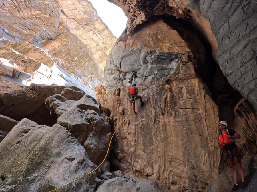 Jebel Shams: Full Day Adventure Tour through Snake Canyon - What the six-hour route involves