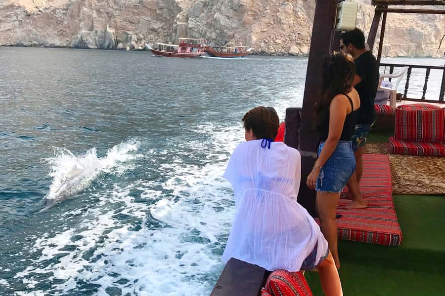 Khasab: Dolphin Watching Day Tour with Snorkeling & Lunch - Lunch on the dhow