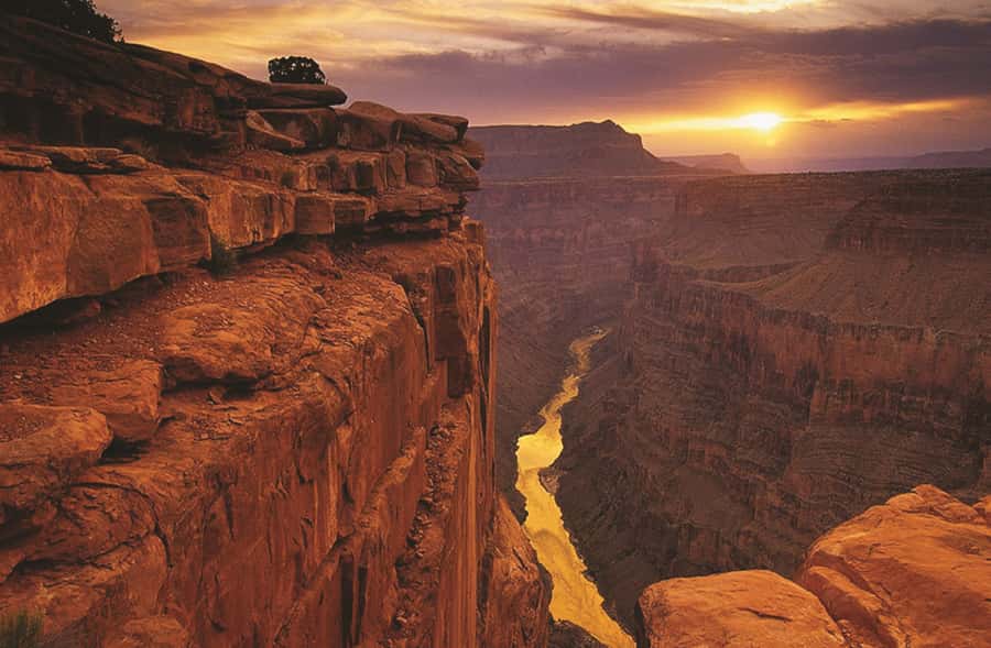 Majestic Canyon & Nizwa Cultural Journey from Muscat - The 4x4, guide, and group size