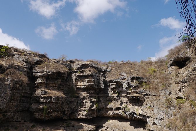 Mountain Tour - Darbat falls, Jebel Samhan, sinkholes, baobabs - Tayq Sinkhole and the scale of Dhofar’s mountains