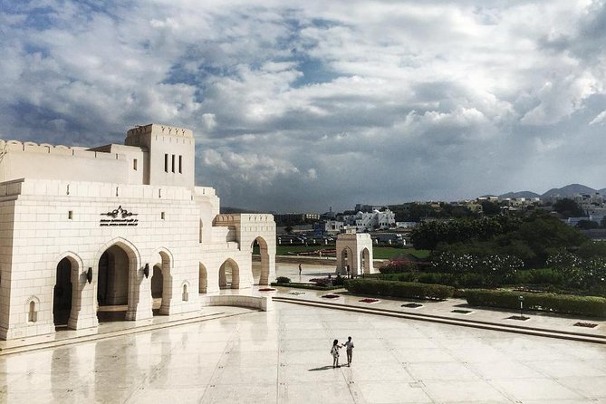 Muscat: City Highlights Experience with Transfer - Starting at the Sultan Qaboos Grand Mosque