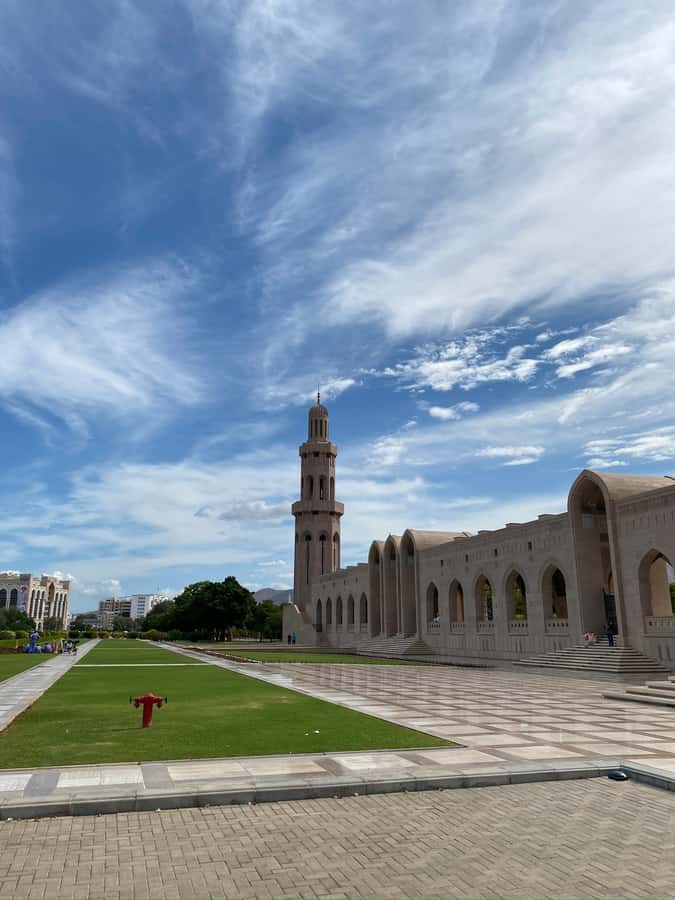 Muscat: City Highlights Tour with Optional Transfers - Mutrah Fort and Al Alam Palace: strong photo stops, limited access