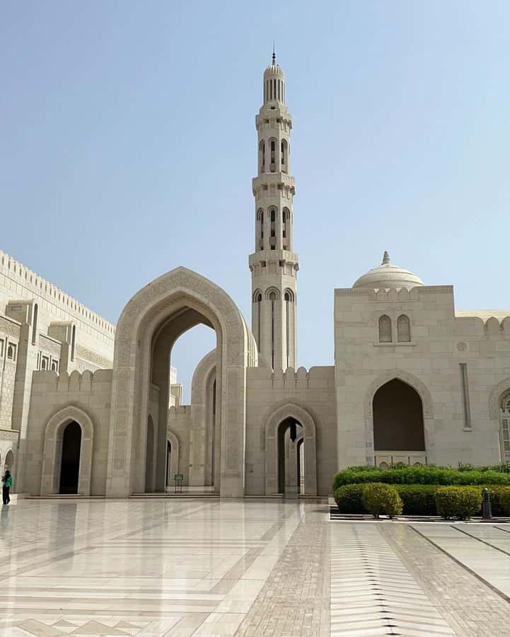 Muscat City Tour and life with Omani Guy ( luxury car). - Seeing Muscat in five hours