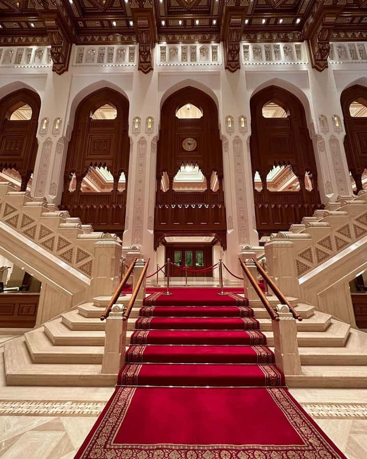 Muscat City Tour and life with Omani Guy ( luxury car). - A short pause at Al-Qurm Beach