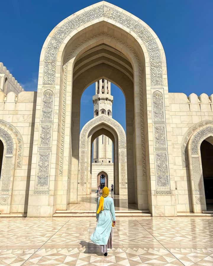 Muscat City Tour and life with Omani Guy ( luxury car). - Old Muscat, Al Alam Palace, and the Portuguese forts