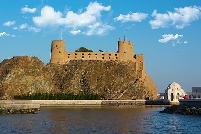 Muscat City Tour frensh or Italien Guide - Spending an hour at Mutrah Souq