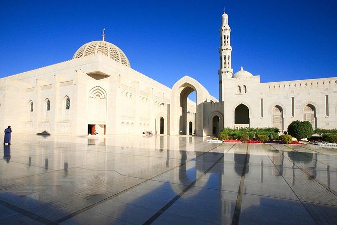 Muscat City Tour frensh or Italien Guide - Passing through the embassy quarter