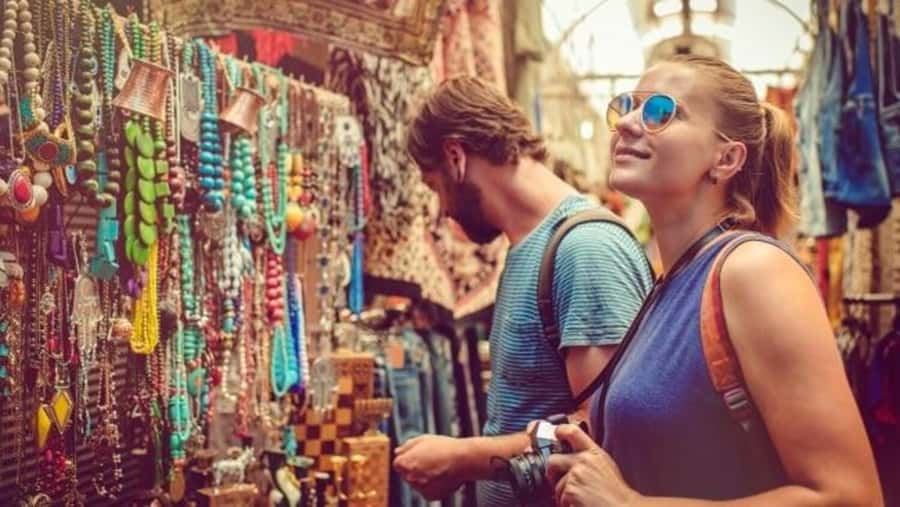 Muscat: Day Tour with Omani Lunch, Hotel Pickup, and Airfare - Key details to know before booking