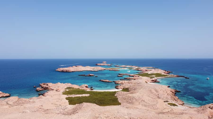 Muscat: Daymaniyat Island Scuba Dive 2 locations + BBQ Lunch - BBQ lunch during the surface break