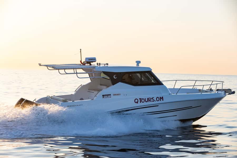 Muscat: Daymaniyat Islands Private Boat Tour with Snorkeling - Dolphin watching across the Gulf of Oman
