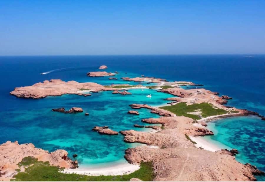 Muscat: Daymaniyat Islands Snorkeling Trip with BBQ Lunch - The boat ride out to the reserve