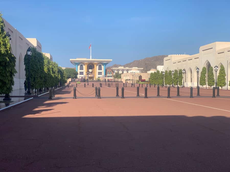 Muscat: Evening Group City Guided Tour with Free Dinner - Starting at Sultan Qaboos Grand Mosque