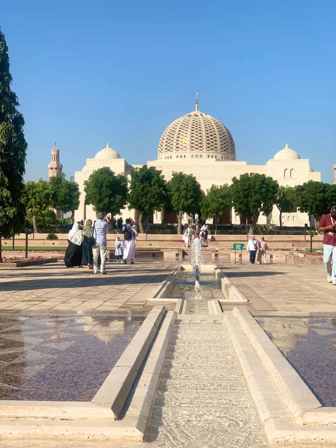 Muscat: Group City Tour with Pickup and Lunch or Dinner - Guides, driving, and the pace of the day