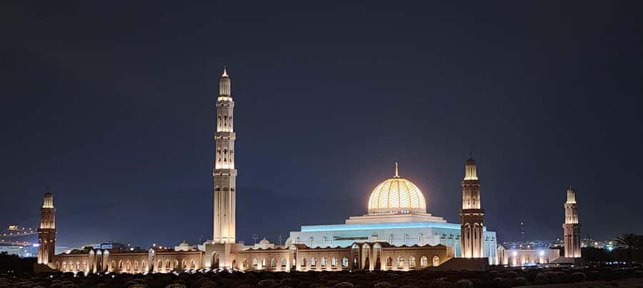 Muscat: Guided Landmarks Tour - Sultan Qaboos Grand Mosque: start with the visual highlight