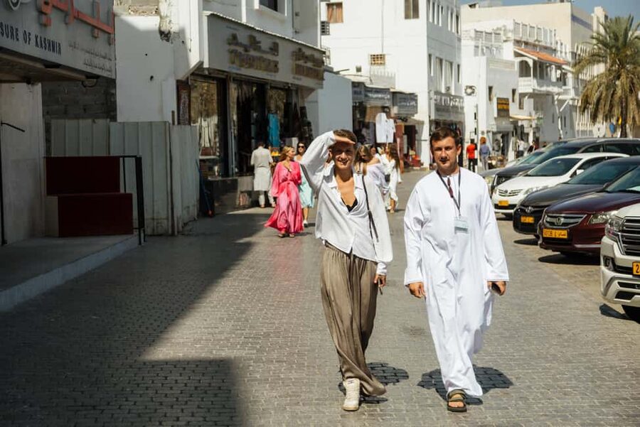 Muscat: Guided Walking Tour of Corniche, Souq & Mutrah Fort - Tasting traditional Omani halwa